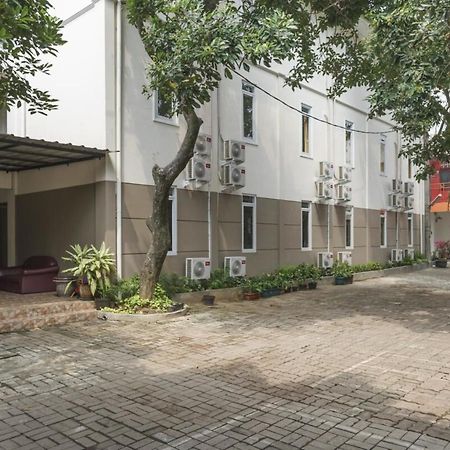 Urbanview Hotel Minongga Pondok Labu By Reddoorz Джакарта Экстерьер фото