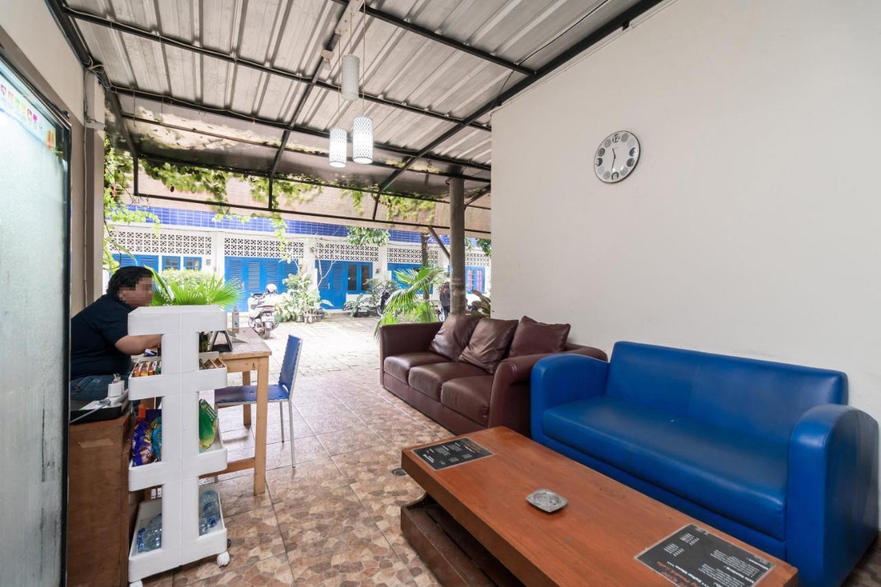 Urbanview Hotel Minongga Pondok Labu By Reddoorz Джакарта Экстерьер фото